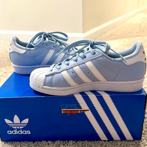 Powder Blue Adidas La Marque Aux 3 Bandes Superstars. Boys US 4. *Worn Twice* - Picture 2 of 4